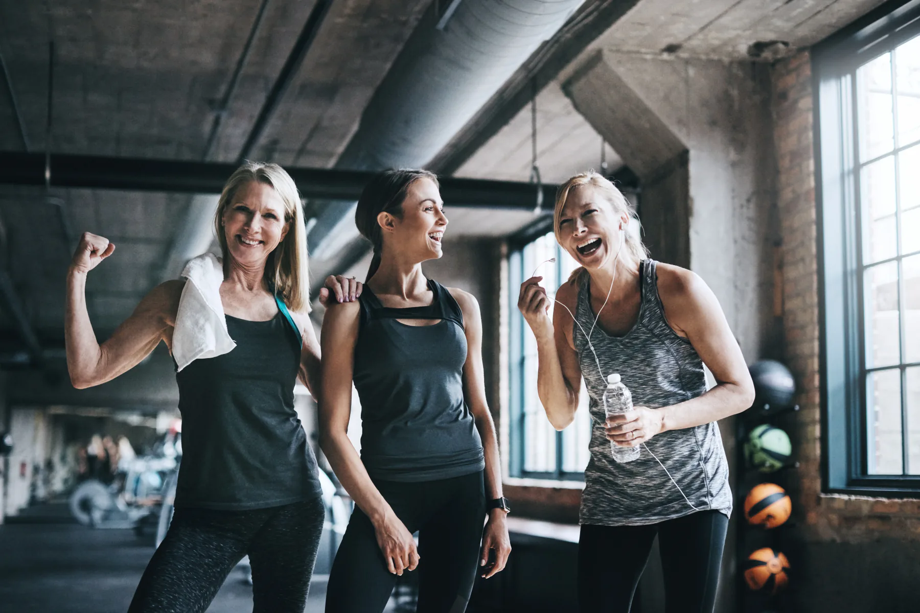 Mitarbeitende beim Training im Fitnessstudio via Fairtrain